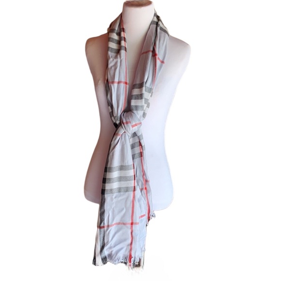 ‼️〰️ Burberry〰️lightweight Check unisex scarf 🧣 - Picture 3 of 9